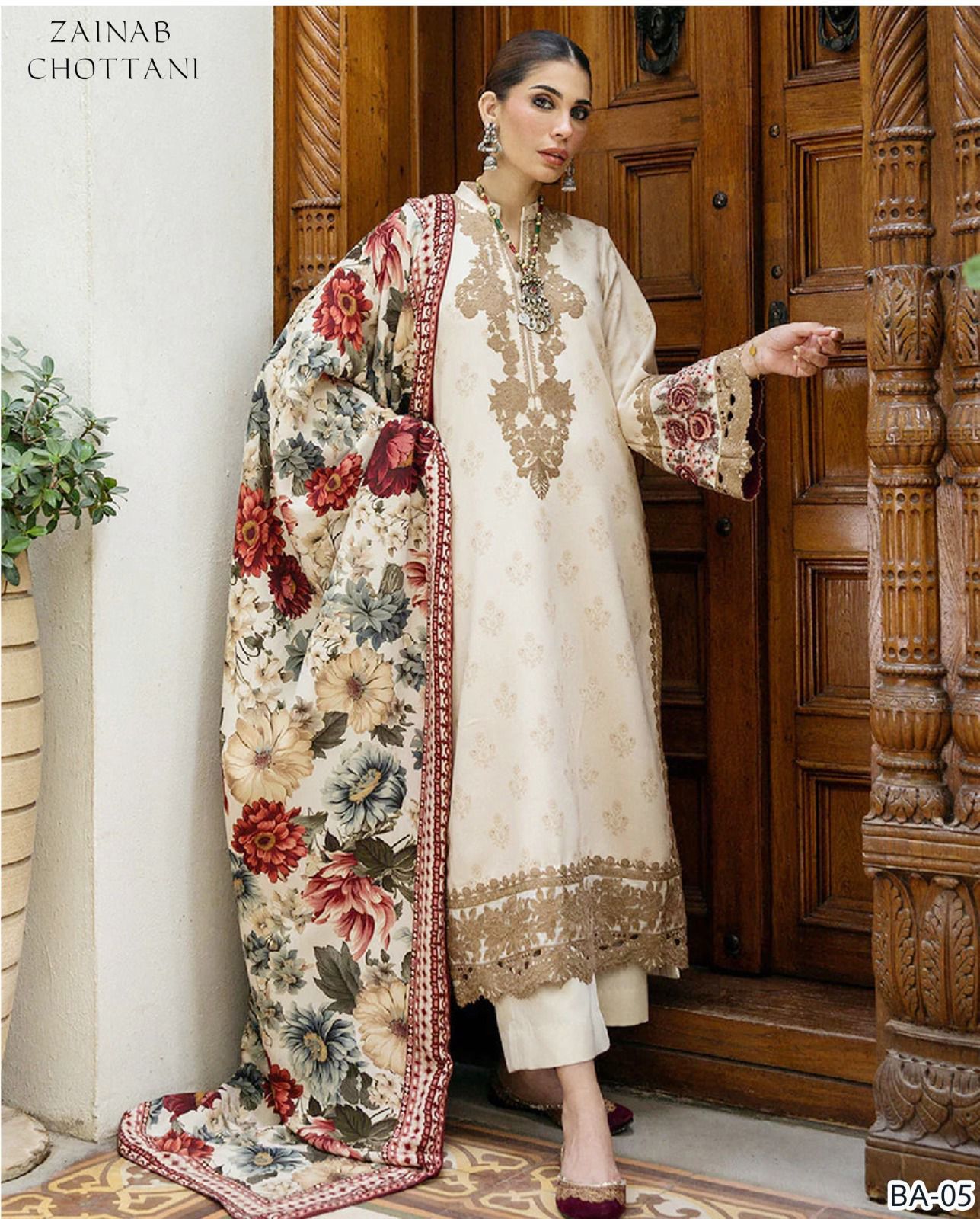 Zainab chattoni Embroidery lawn 2pc